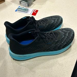 Almost brand new Brook’s Hyperion Temp running shoes, size 14